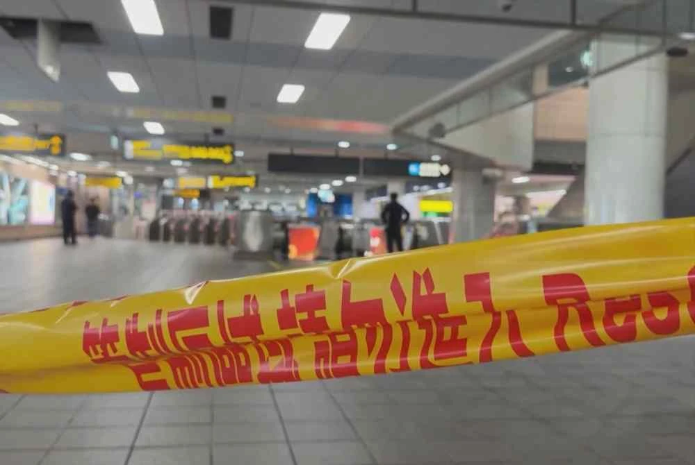 Empat maut termasuk suspek dalam serangan pisau dan bom asap di stesen metro Taipei. - Foto: Agensi