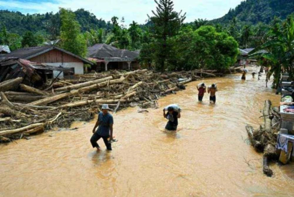 Setakat semalam, Badan Nasional Penanggulangan Bencana (BNPB) merekodkan jumlah korban akibat bencana banjir di Sumatera mencecah 1,059 orang, dengan kira-kira 200 masih dilaporkan hilang dan lebih 7,000 cedera.