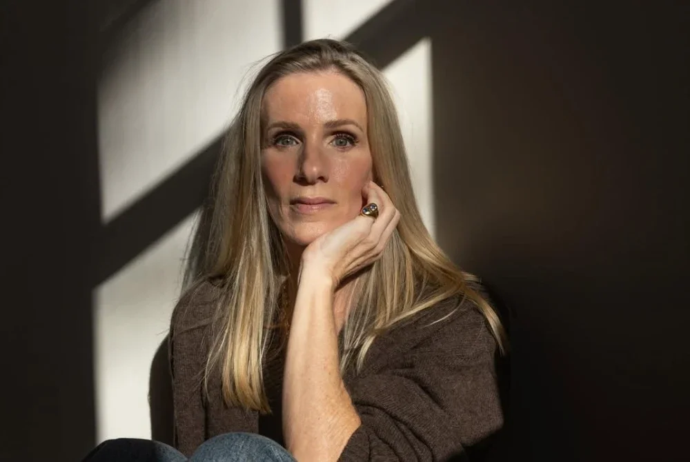 Potret terbaharu Kristin Cabot dalam temu bual bersama The New York Times baru-baru ini. Foto Instagram @gretarybus dan The New York Times