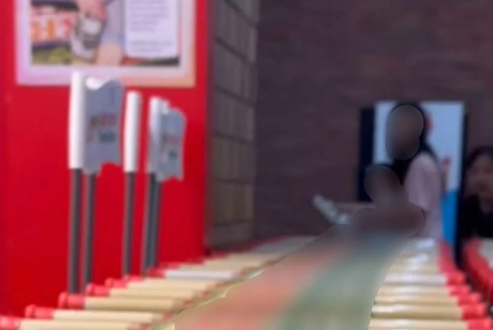 Tangkap layar hantaran tular dimuat naik pengguna media sosial di Threads pada Sabtu. Kredit/ @ctsarasalim.