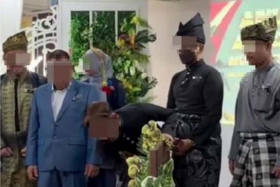 Seorang pempengaruh yang merasmikan satu program di sekolah baru-baru ini. 