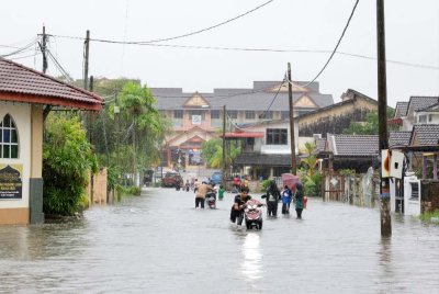 Di Terengganu, jumlah mangsa banjir di dua daerah meningkat kepada 1,391 orang daripada 369 keluarga setakat pagi ini. Foto Bernama