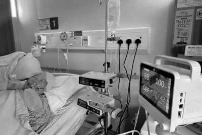 Allahyarhamah meninggal dunia jam 8.23 malam pada Sabtu.