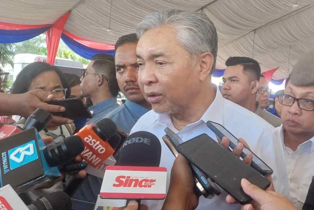 Ahmad Zahid ketika ditemui media selepas merasmikan Majlis Pengumuman Lengkap Pakej Lengkap Desa Kirana di Kampung Batu 23, Sungai Nibong pada Sabtu.