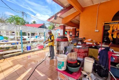 Amiruddin mengakui dalam tempoh dua jam lumpur dan sisa banjir berjaya dibersihkan dengan bantuan pihak berkaitan. 