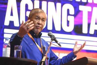 Ahmad Zahid ketika berucap pada Perhimpunan Agung Tahunan ke-17 Parti Makkal Sakti di sini hari ini - Foto: Bernama