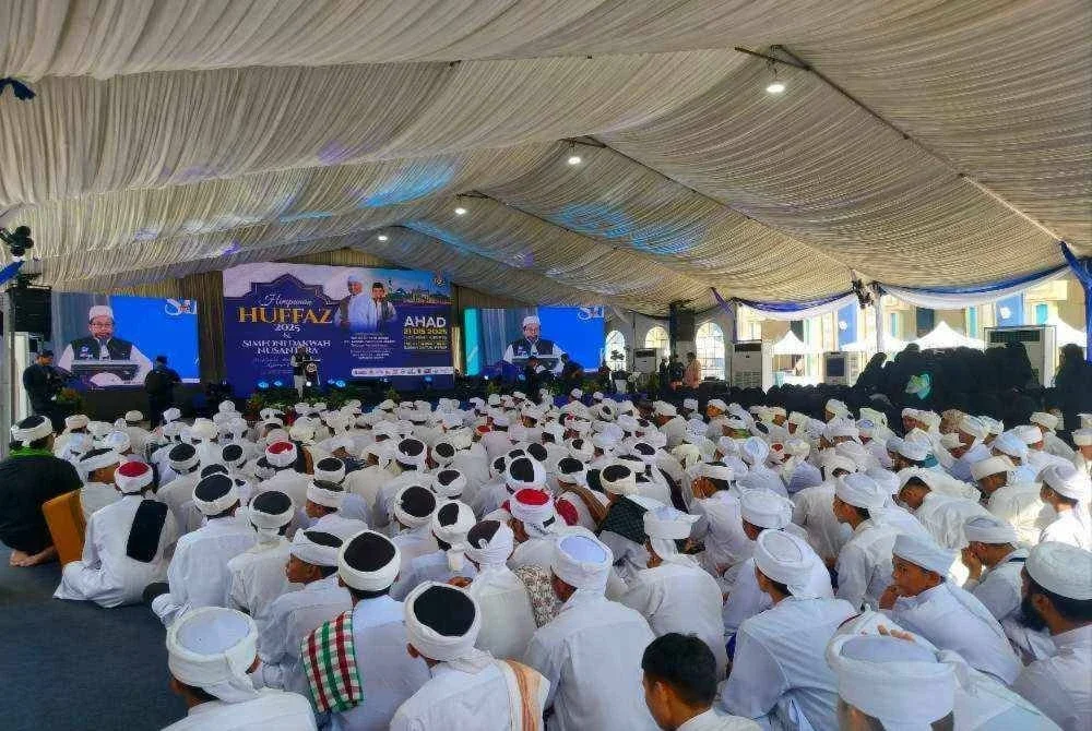 Sebahagian daripada 25,000 pengunjung yang hadir ke Himpunan Huffaz 2025 & Simfoni Dakwah Nusantara di Masjid Tuminah Hamidi di sini pada Ahad. 