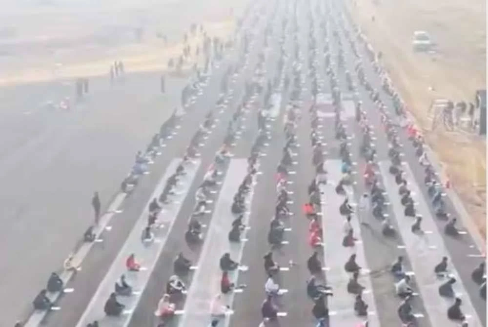 Kesungguhan mereka meraih simpati warganet. - Foto Agensi