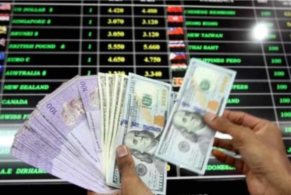 Ringgit ditutup lebih rendah berbanding dolar AS pada Isnin, berikutan aktiviti pengambilan untung serta ketiadaan pemangkin baharu bagi pasaran. Foto hiasan