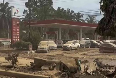 Banjir lumpur yang melanda negara jiran baru-baru ini mengingatkan betapa tragisnya kemusnahan apabila alam keamukan. 