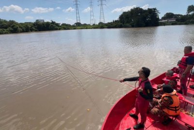 Operasi mencari serta menyelamat masih diteruskan di lokasi kejadian. Foto: JBPM