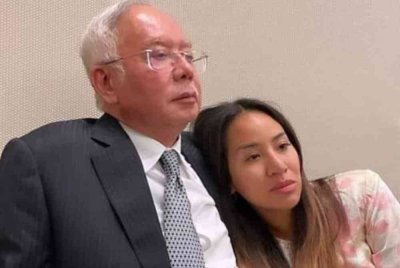 Gambar kenangan Yana bersama bapanya yang dikongsikan di Instagram tahun lepas. Foto: Instagram Yana Najib