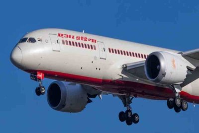 Penerbangan Air India yang berlepas dari Delhi ke Mumbai pada pagi Isnin terpaksa melakukan pendaratan cemas dan berpatah balik ke Lapangan Terbang Antarabangsa Indira Gandhi di Delhi susulan enjin gagal berfungsi.