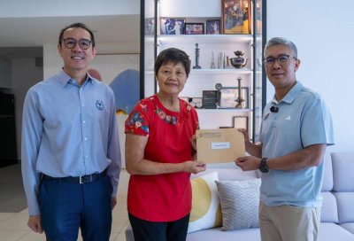 Dari kanan, Tengku Zafrul, Sylvia dan Chin Chai. Foto: Facebook Tengku Zafrul