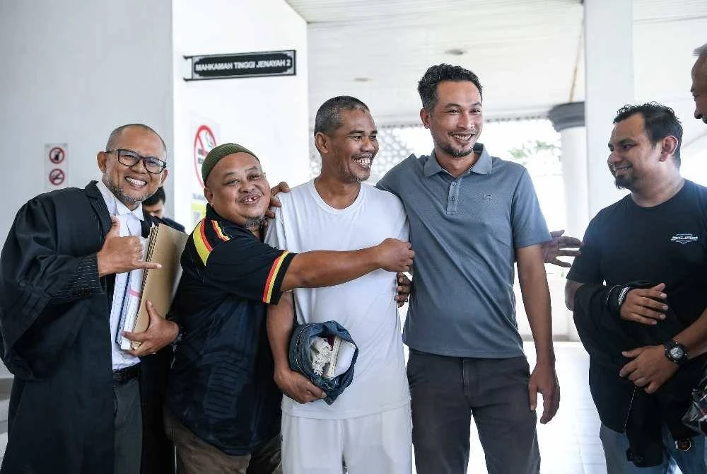 Seorang bekas warden sebuah pusat pemulihan dadah dan akhlak swasta dilepas dan dibebaskan oleh Mahkamah Tinggi Alor Setar hari ini daripada tuduhan membunuh seorang penghuni pusat itu di Sintok, Changlun, empat tahun lalu.Foto Bernama