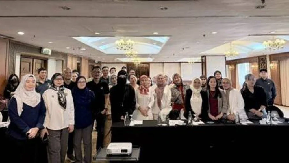 Peserta yang menghadiri Program Jerayawara PUNB di Kuching bergambar kenangan sejurus tamat Program Taklimat Pembiayaan.