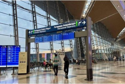 MAHB memaklumkan gangguan tersebut berpotensi menjejaskan proses pengendalian penumpang. - Gambar hiasan