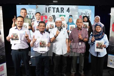Pertubuhan Hati Suci dan Karangkraf melancarkan 'Iftar 4 Gaza' di Karangkraf pada Selasa. Foto: ROSLI TALIB.