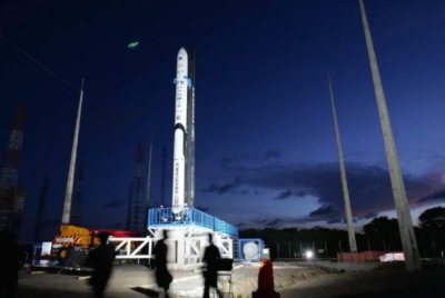 Roket Hanbit-Nano yang dilancarkan dari tapak pelancaran di Brazil dilaporkan terhempas tidak lama kemudian akibat masalah sistem. - Foto Agensi