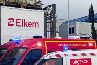 Enam pekerja cedera lewat Isnin susulan satu letupan di sebuah loji kimia di Saint-Fons, Lyon di timur Perancis. - Foto Agensi