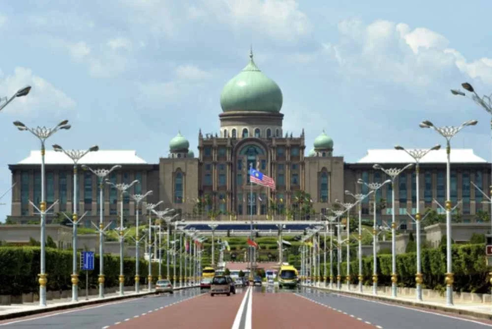 Banyak negara demokrasi matang beroperasi melalui kerajaan campuran, malah ada yang bertahan lebih lama berbanding kerajaan satu parti. Gambar hiasan