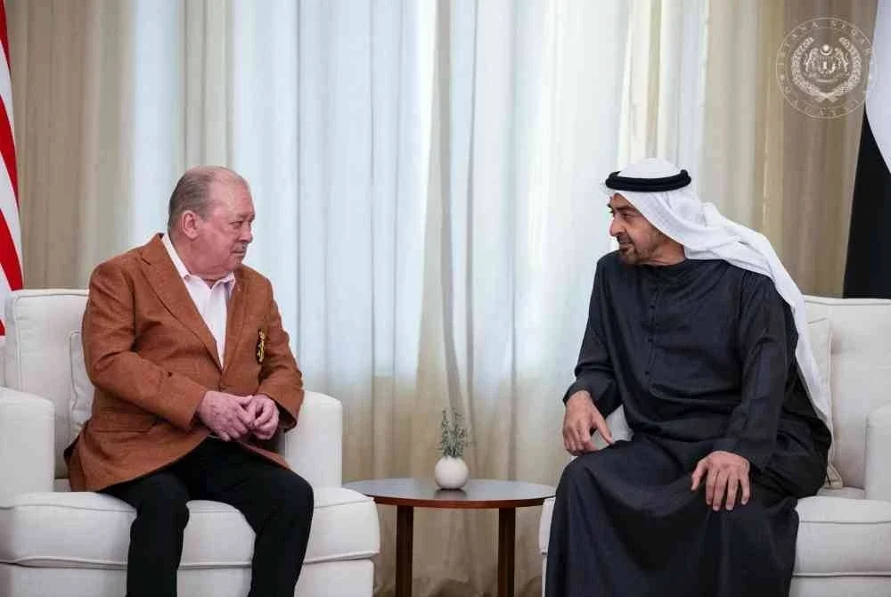 Kunjungan hormat Yang di-Pertuan Agong Sultan Ibrahim bersama Presiden UAE, Sheikh Mohamed Zayed Al Nahyan di Abu Dhabi, semalam, memperkukuhkan hubungan dua hala serta mencerminkan semangat saling menghormati antara kedua-dua negara. Foto Facebook Sultan Ibrahim Sultan Iskandar 