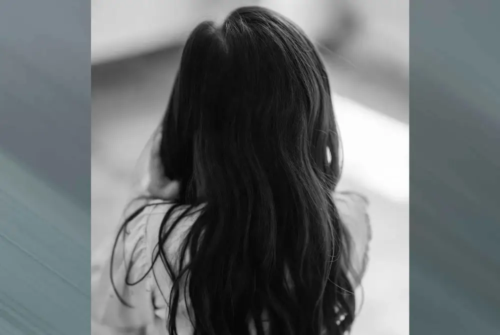 Seorang kanak-kanak perempuan berusia tujuh tahun dikejarkan ke hospital selepas kemaluannya berdarah dipercayai akibat digigit lintah ketika bermain di sawah. Gambar dijana oleh AI