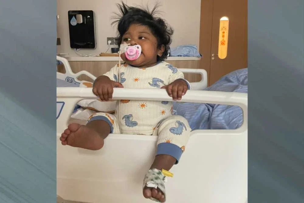 Medina sebelum jalani pemindahan hati di sebuah hospital di China.