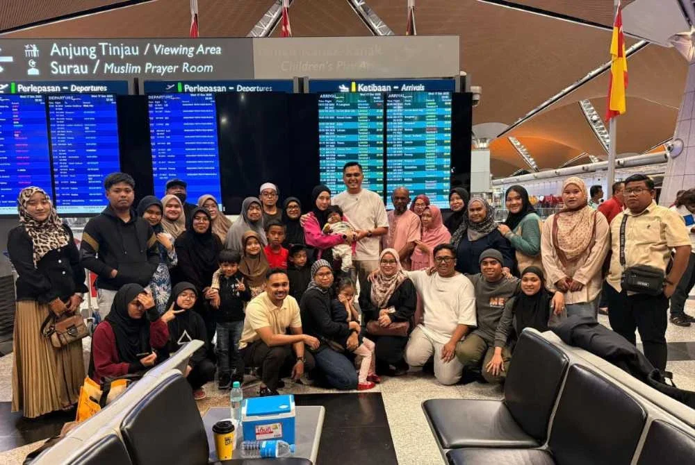 Dr Akmal sempat menemui Medina di KLIA sebelum berangkat ke China bagi jalani pembedahan pemindahan hati minggu lalu.