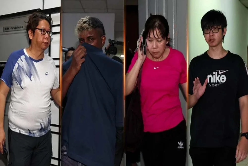 Ketiga-tiga beranak berdepan pertuduhan dengan sengaja mendatangkan kecederaan terhadap artis Singapura P. Suresh (dua, kiri) di sebuah pusat beli-belah di Jalan Serigala di Johor Bahru. - Foto Bernama