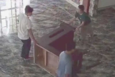 Penduduk menilai tindakan AMR sebagai satu bentuk ‘teguran sosial’ dan memutuskan untuk tidak membuat laporan polis berhubung insiden itu. Foto Agensi