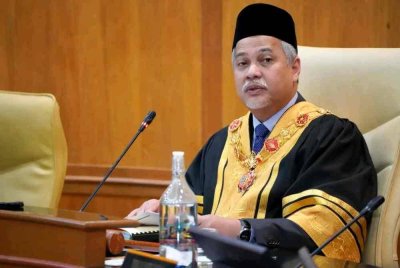 Abd Hamid semasa berucap pada Mesyuarat Penuh Bulanan Disember MBDK di sini pada Rabu.