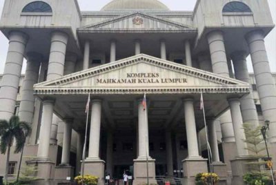 Seorang ejen insurans mengaku tidak bersalah di Mahkamah Sesyen Kuala Lumpur pada Rabu atas pertuduhan menipu seorang lelaki dengan menyamar sebagai pengarah syarikat pengurusan kewangan sehingga mangsa mengalami kerugian RM900,000. Gambar hiasan 