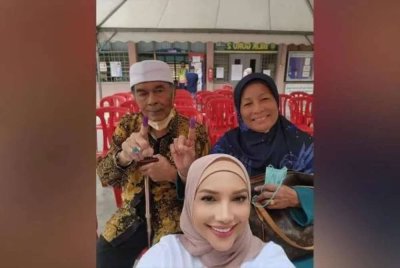 Gambar kenangan Ziana bersama ibu dan ayahnya, Allahyarham Robiah Abdul dan Allahyarham Zain Abdullah. - Gambar Instagram @iamzianazain