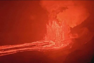 Tangkap layar rakaman video disiarkan secara langsung dan dikongsi oleh Reuters malam tadi.