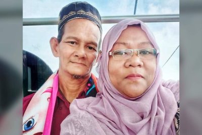 Ayati bersama suamiya bakal menimang cahaya mata hasil perkahwinan mereka.