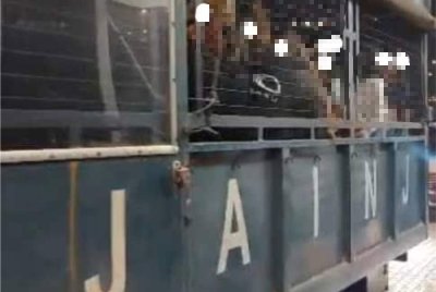 Kesemua yang ditahan dibawa ke Pejabat Penguatkuasa JAINJ untuk siasatan lanjut.