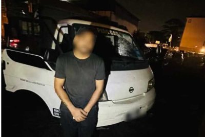 Suspek mengaku bekerja sebagai kelindan lori dan memaklumkan bahawa dia menggantikan pemandu asal yang bercuti sempena Hari Natal.