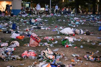 Lebih 20 tan sampah ditinggalkan. -Foto Agensi