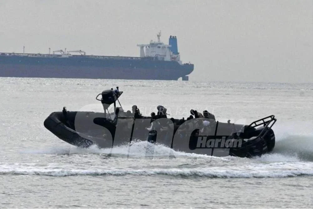 Aset ketenteraan yang terdapat pada program Sambutan Jubli Intan ke-60 GGK di Encore Melaka.