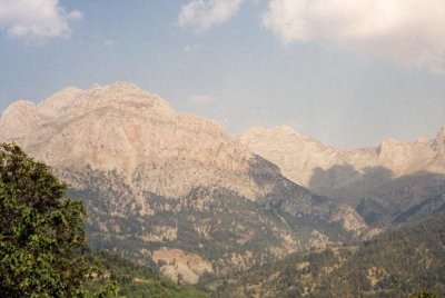 Empat pendaki ditemukan maut pada Jumaat di Gunung Vardousia di tengah Greece berhampiran Delphi.