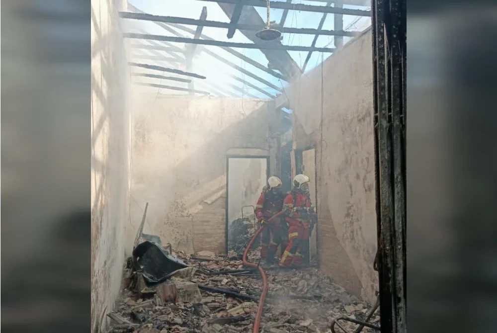 Kejadian melibatkan rumah teres di Tanjung Tokong pada pagi Ahad.