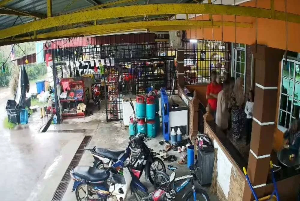 Gegaran gempa bumi dirasai penduduk di Felda Sri Ledang, Bukit Kepong, Muar. 