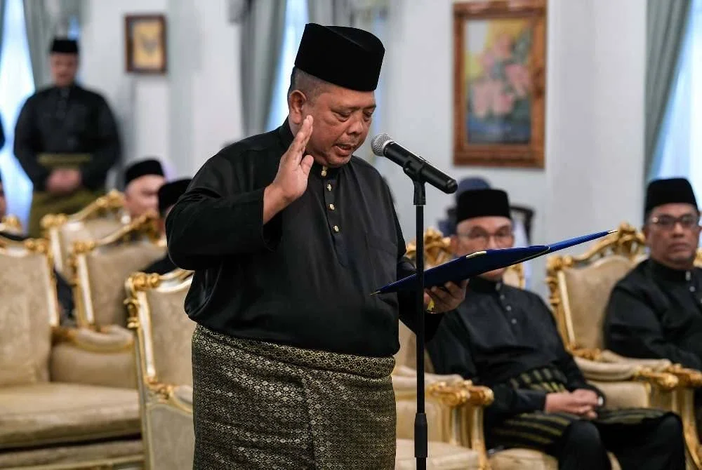 Ahli Dewan Undangan Negeri (ADUN) Kuala Perlis Abu Bakar Hamzah dilantik sebagai Menteri Besar Perlis yang baharu. Foto Bernama.
