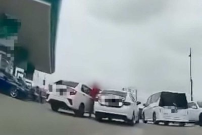 Tangkap layar insiden tular di Jalan Lingkaran Dalam, Johor Bahru.