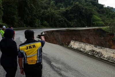 JKR telah mengenal pasti 29 jalan Persekutuan di Kelantan yang memerlukan penyelenggaraan segera. Foto fail Bernama 
