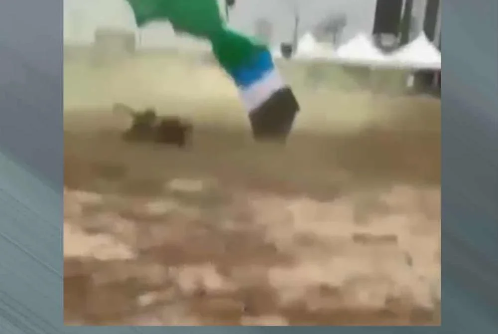 Video kejadian tular di media sosial memaparkan payung terjun yang dikendalikan pembantu jurulatih tersebut turun dalam keadaan laju sebelum terhempas di kawasan pendaratan.