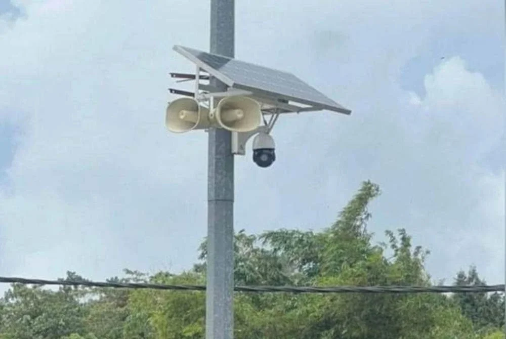 MBJB akan memanfaatkan 25 CCTV mudah alih berkuasa solar bagi memperketatkan penguatkuasaan sampah haram di hotspot yang dikenal pasti. - Foto hiasan