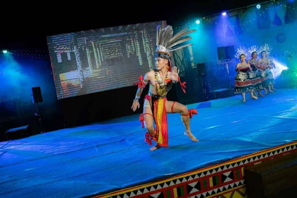  Kisah Jackson Anak Janda dari Sri Aman, Sarawak kini menjadi penari sepenuh masa selepas mengenali ADC.
