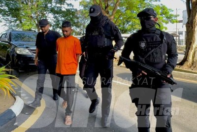 Seorang buruh warga Myanmar mengaku tidak bersalah atas pertuduhan memiliki pistol Revolver tanpa lesen di sebuah bengkel di Perai.